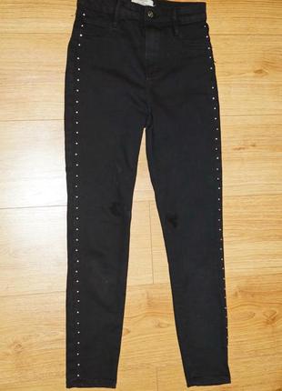 Джинсы брюки джеггинсы bershka. размер 152