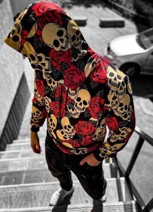 Весняний принтований худі з черепами та трояндами