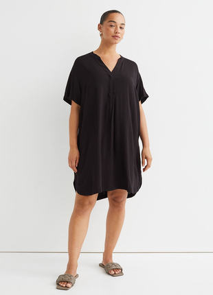 Черное платье свободного кроя