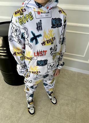 Принтований дитячий чоловічий костюм на легкому флісі - ідеальний вибір для весни та осені. зручний та