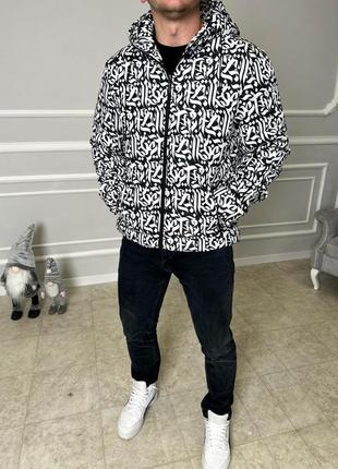 Демісезонна чоловіча куртка чорно-білого кольору