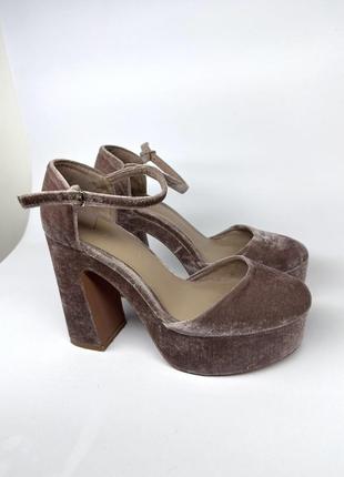Велюровые босоножки stradivarius
