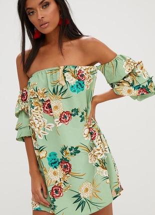 Платье с опущенными рукавами prettylittlething
