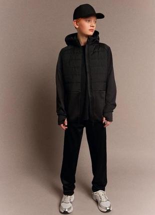 Спортивные брюки.