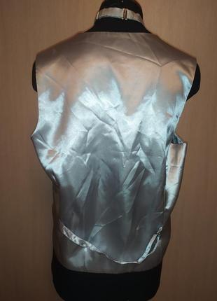 Жилет и галстук