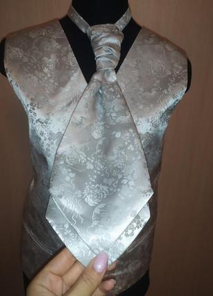 Жилет и галстук