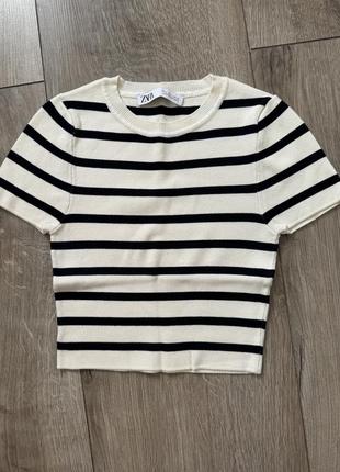 Укорочений топ zara