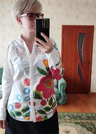 Рубашка белого цвета с узором от desigual