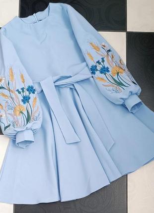 Нарядное и нежное платье с вышивкой