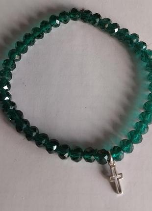 Браслет изумрудный стекло чехия серебряный шарм крестик