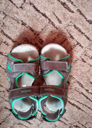 Босоніжки, сандалі