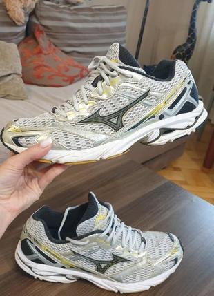 Кроссовки  mizuno