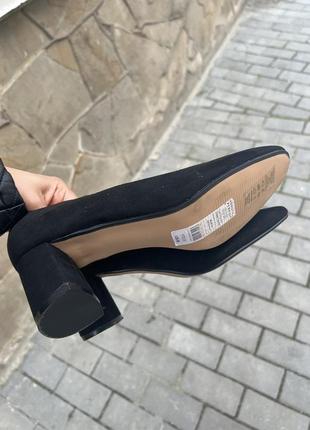 Женские нарядные туфли на устойчивом кольца ( 6 см), черного цвета 40 р - 26 см потолка4 фото