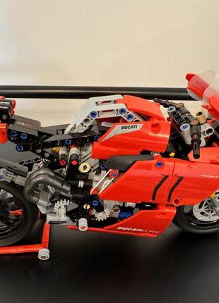 Конструктор lego ducati panigale v4 r (42107)2 фото