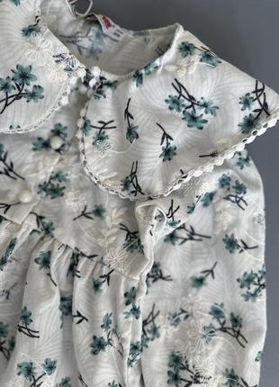 Молочна сукня з квітами вишивкою та коміром6 фото