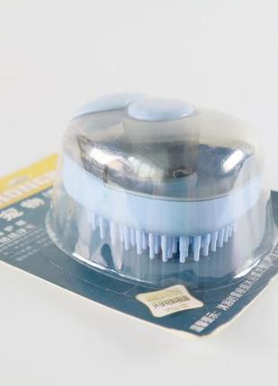 Силиконовая массажная щетка для купания животных с емкостью для шампуня голубая6 фото