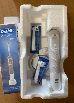 Электрическая зубная щетка braun oral-b vitality