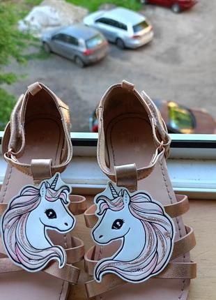 Босоножки h&amp;m для девочки с аппликацией единорога размер 30р.