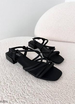 Черные очень крутые босоножки - сандалии10 фото
