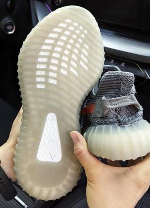 Мужские кроссовки adidas yeezy boost 350 v2 темно-серые с оранжевым4 фото