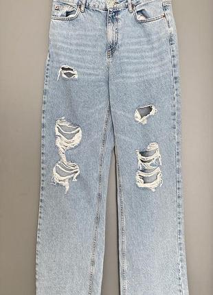 Джинсы голубые рваные широкие прямые