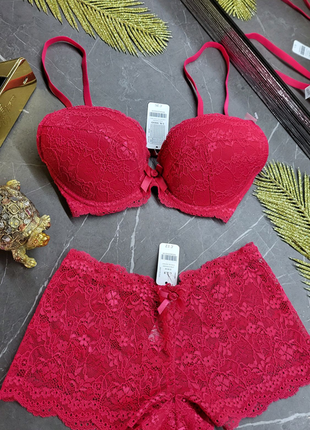 Комплект білизни бюстгалтер та бразильяни