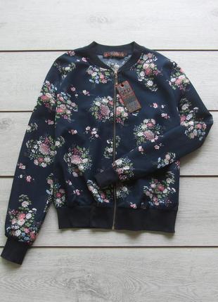 Легкая куртка бомберка в цветочный принт от qed london5 фото