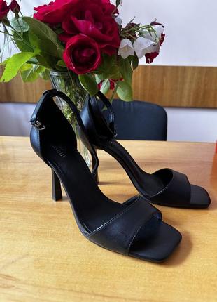 Босоножки в стиле zara