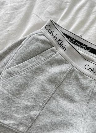 Спортивные штаны calvin klein с лампасной резинкой4 фото