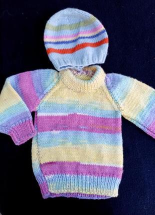 Свитер  и шапочка  вязаные для малышей 6-9 мес