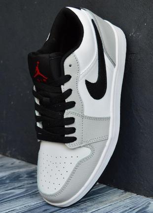 Женские кроссовки nike air jordan 1 low4 фото