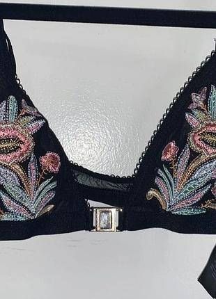 Бра с вышивкой