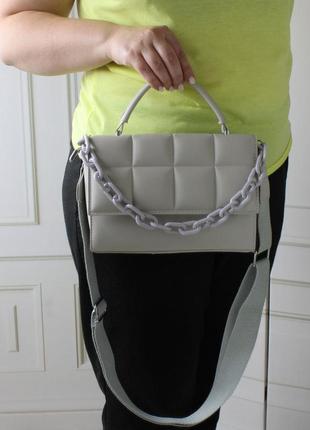 Женская стильная и качественная сумка из эко кожи серая с сиреневым оттенком10 фото