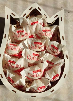 Подарочный бокс из конфет raffaello для девушки  ar45
