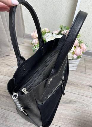 Большая женская сумка с замшевыми вставками черная7 фото