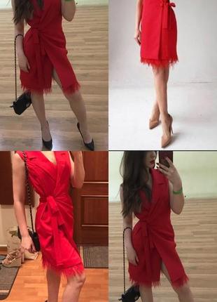 Червона сукня