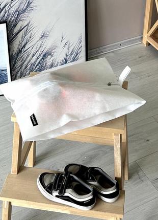Об'ємна сумка-пильник для взуття на блискавці (білий)3 фото