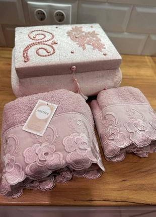Шикарний подарунок неймовірної краси шкатулка з набором рушників