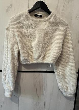 Білий светр