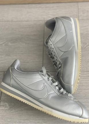 Культовые кроссовки nike cortez