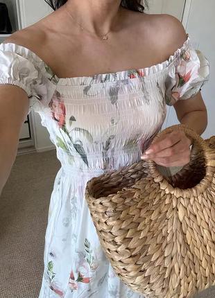 Інстаграмна сукня h&m в стилі бріджертонів в квітковий принт біла плаття максі міді відкриті плечі