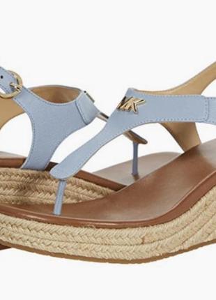 Босоножки на танкетке michael michael kors laney thong pale blue