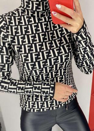 Стильный женский гольф облегающего кроя