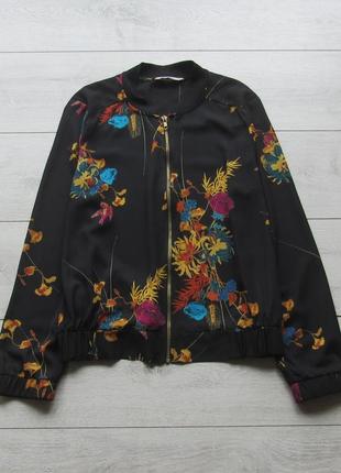 Красива легка куртка бомберка в квітковий принт від george