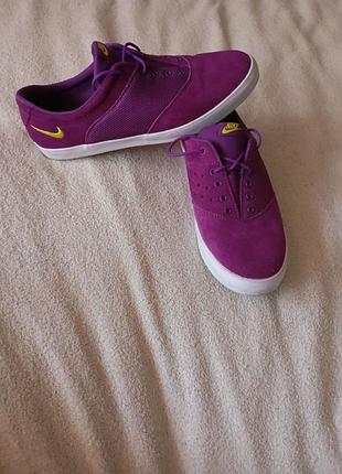Очень стильные кроссовки nike wmns mini sneaker арт. 644593-500. оригинал фиолетовые.