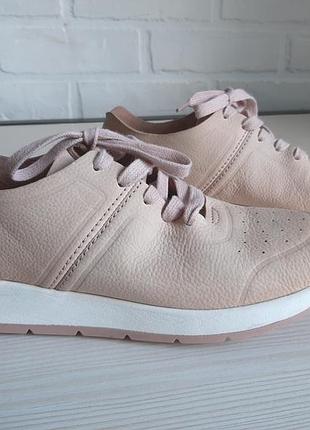 Комфортні шкіряні кросівки ugg