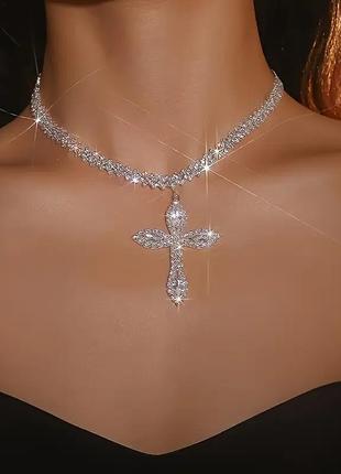 Шикарне намисто з кристалами та хрестом, колір сріблястий, золотистий
