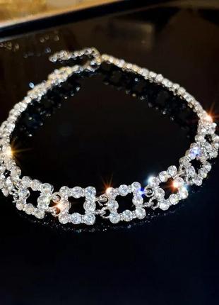 Сріблясте намисто з камінцями