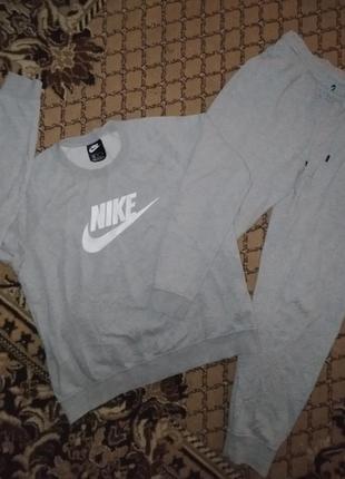Женский спортивный костюм nike