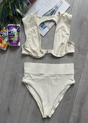 Красивий купальник andrea iyamah